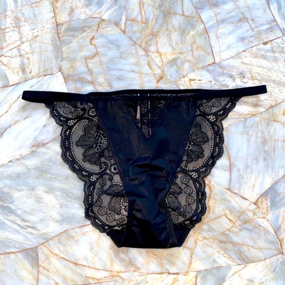 XL Victoria's Secret VERY SEXY Lace String Cheekini Panty Black New